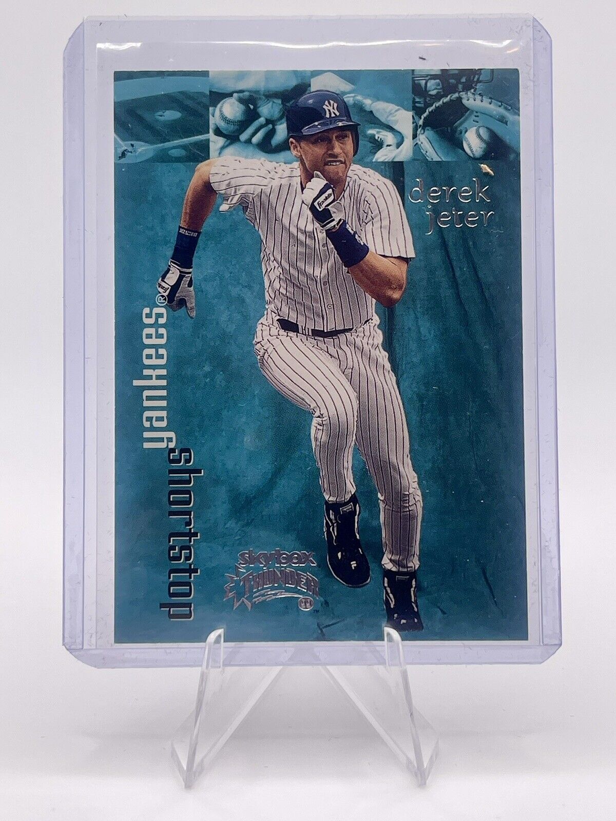 1999 (YANKEES) SkyBox Thunder #273 Derek Jeter